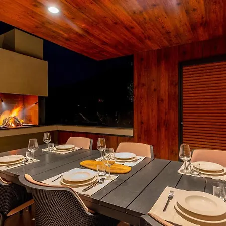 Amazing In Blato With Wifi, Outdoor Swimming Pool And Heated Swimming Pool Prizba
