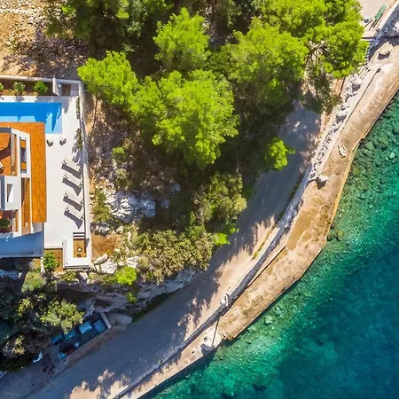 Amazing In Blato With Wifi, Outdoor Swimming Pool And Heated Swimming Pool Feriehus
