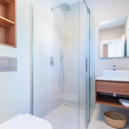 Amazing In Blato With Wifi, Outdoor Swimming Pool And Heated Swimming Pool * Prizba