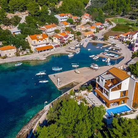 Amazing In Blato With Wifi, Outdoor Swimming Pool And Heated Swimming Pool Feriehus *