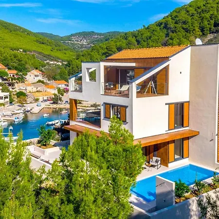 Amazing In Blato With Wifi, Outdoor Swimming Pool And Heated Swimming Pool * Prizba