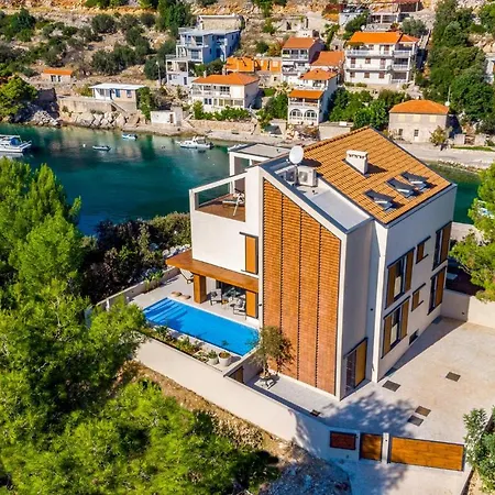 Holiday home Amazing In Blato With Wifi, Outdoor Swimming Pool And Heated Swimming Pool Prizba