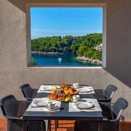 Amazing In Blato With Wifi, Outdoor Swimming Pool And Heated Swimming Pool