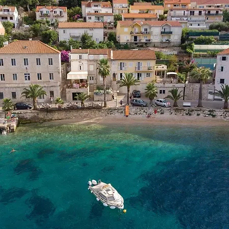 Amazing In Blato With Wifi, Outdoor Swimming Pool And Heated Swimming Pool * Prizba
