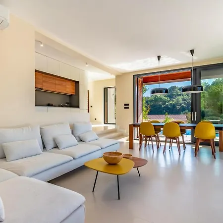 Holiday home Amazing In Blato With Wifi, Outdoor Swimming Pool And Heated Swimming Pool *