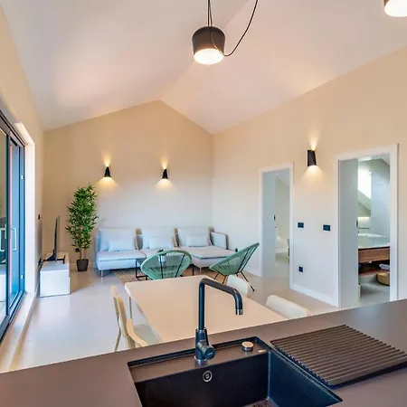 Tatil Evi Amazing In Blato With Wifi, Outdoor Swimming Pool And Heated Swimming Pool *